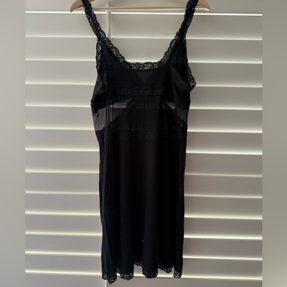 Elegant Black Lace Nightie - Picture 3 of 3